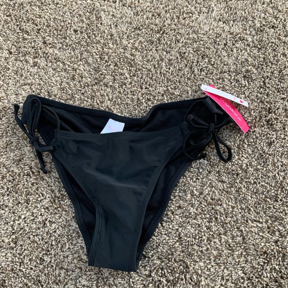 Cheeky bikini bottoms